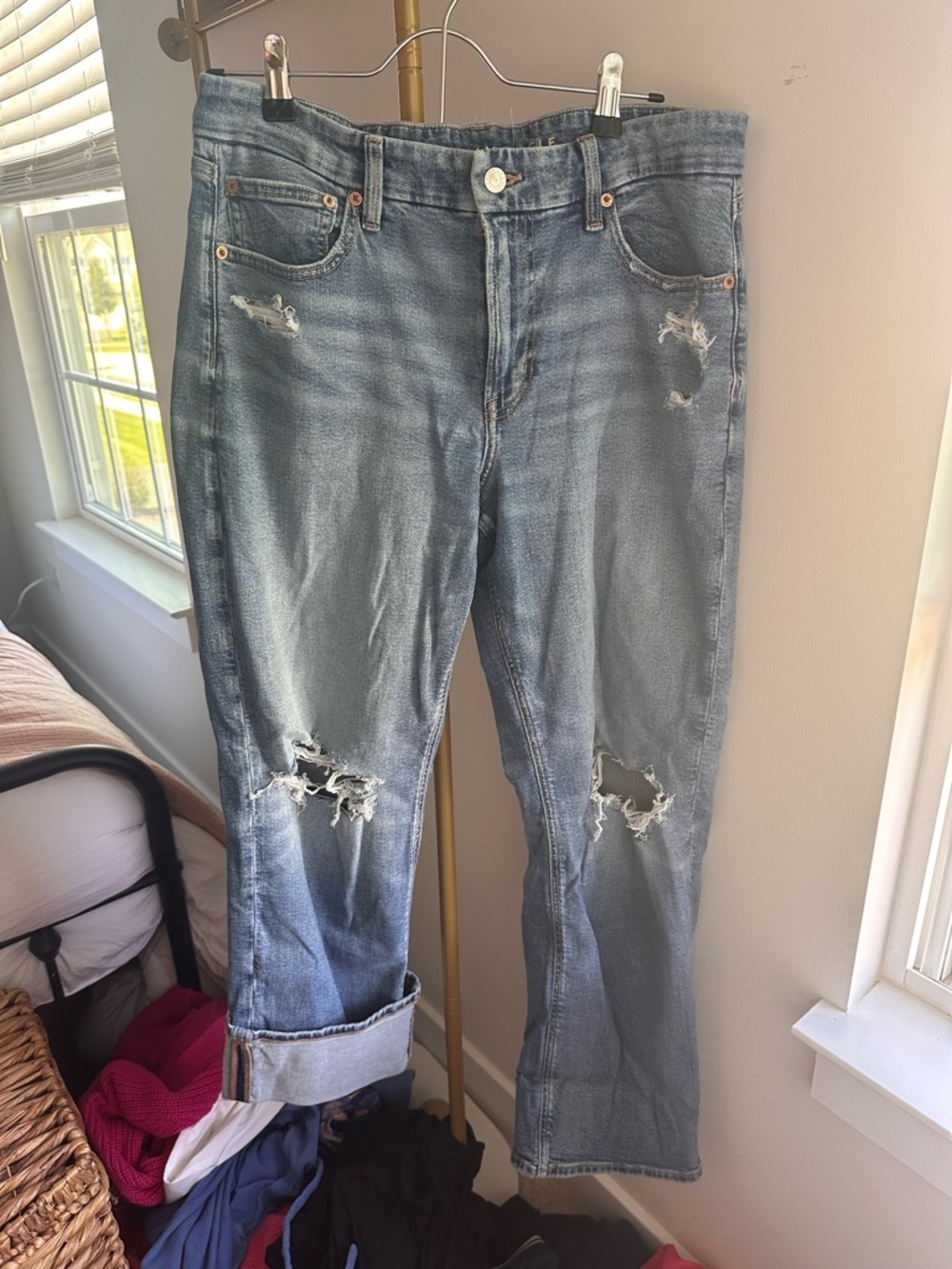 American Eagle Outfitters Light curvy straight Distressed Jeans